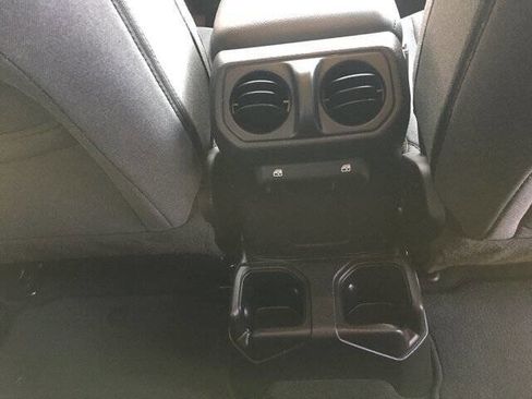 Used 2024 Jeep Wrangler Unlimited Sport image 27