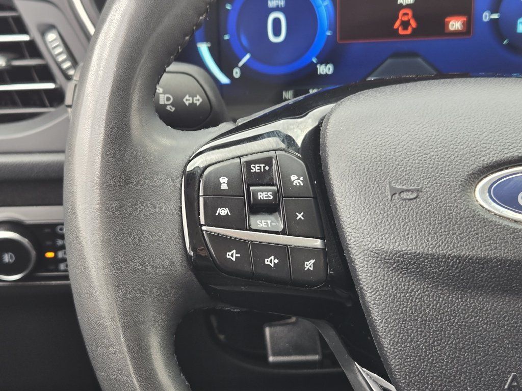 Used 2022 Ford Escape SEL w/ Technology Package FWD image 37