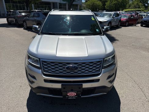Used 2017 Ford Explorer Platinum image 2