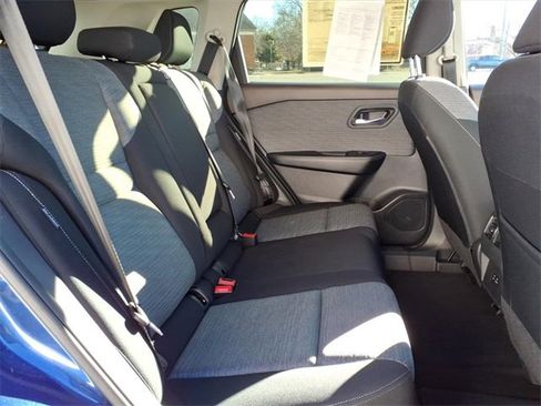 Used 2023 Nissan Rogue SV image 11