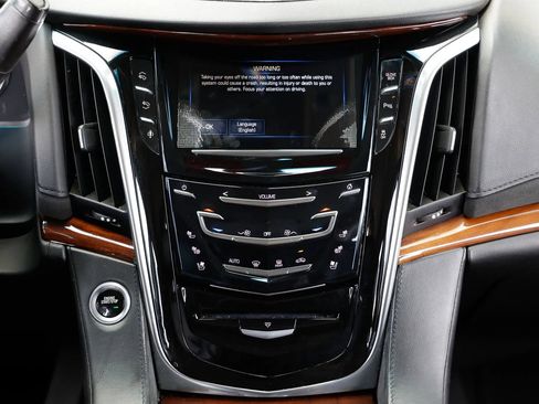Used 2016 Cadillac Escalade 2WD image 35