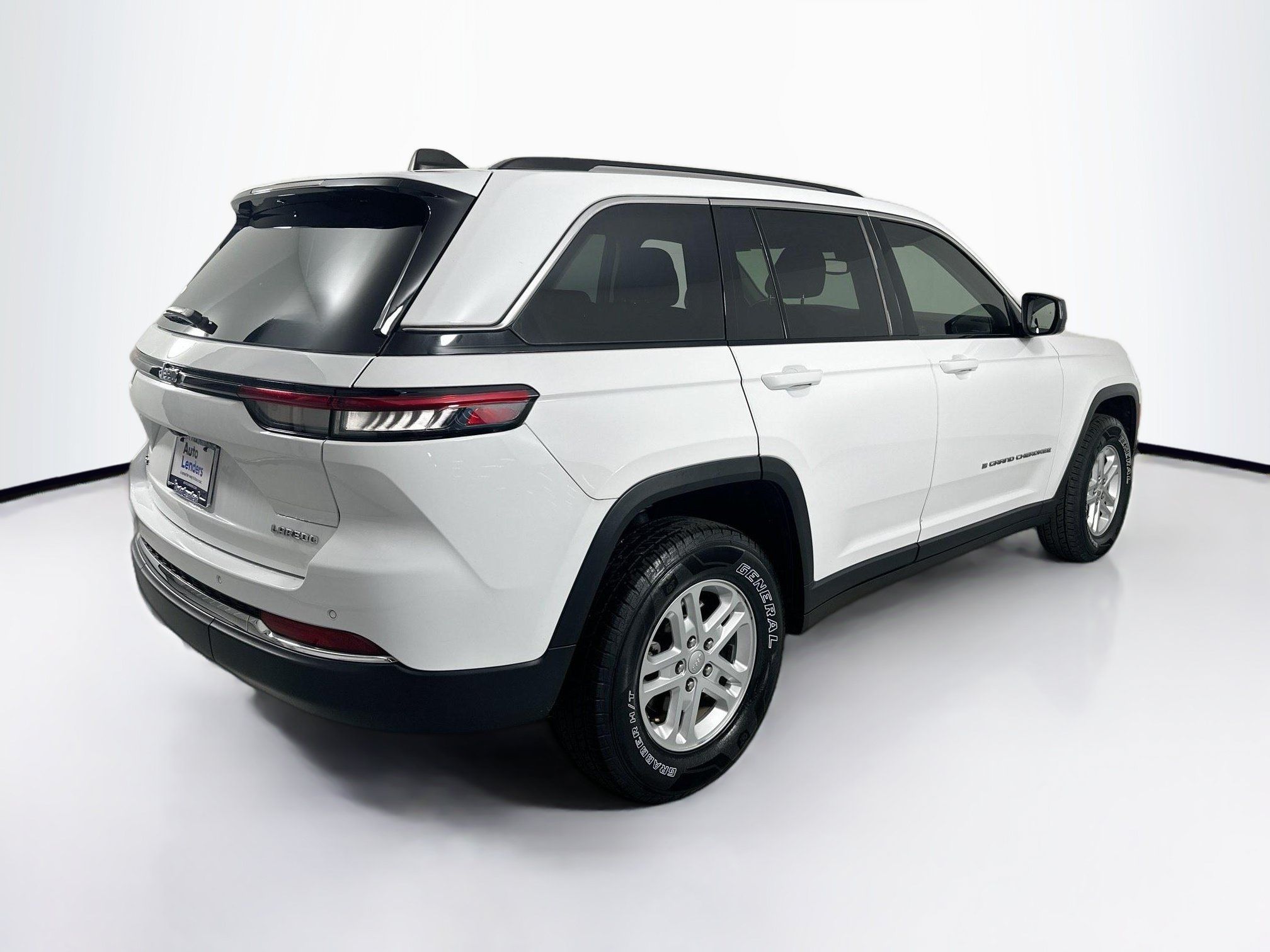 Used 2023 Jeep Grand Cherokee Laredo AWD/4WD image 5