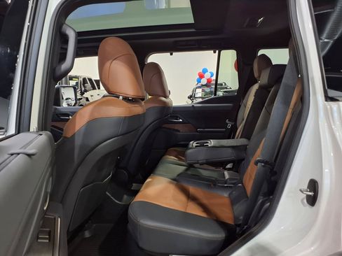 Used 2024 Lexus GX 550 w/ Accessory Package (2T) AWD/4WD image 17