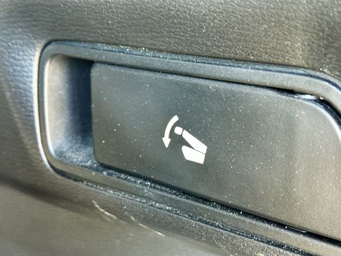 Used 2024 Mitsubishi Outlander SE Black Edition image 13