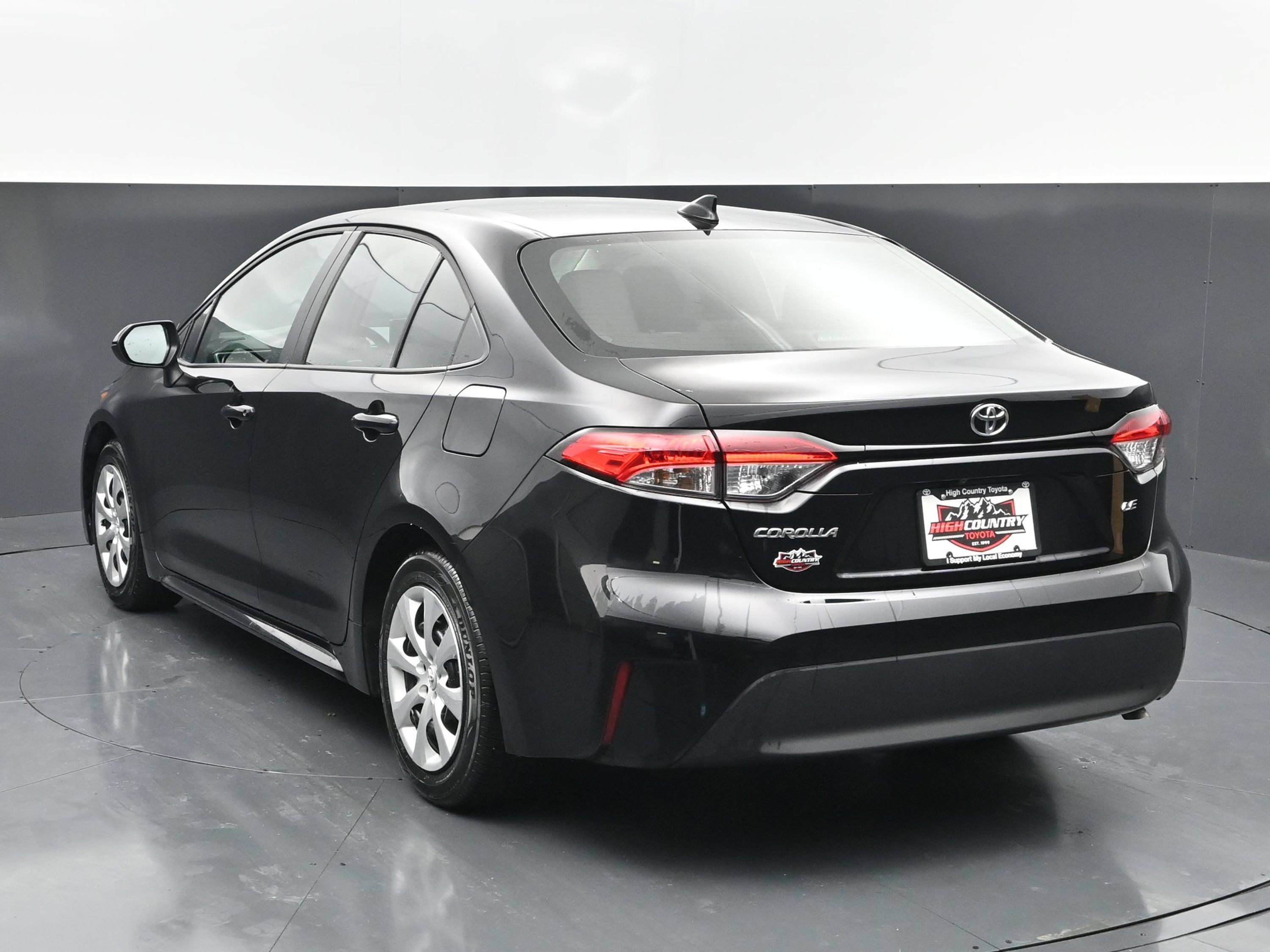 Used 2026 Toyota Corolla LE FWD image 4