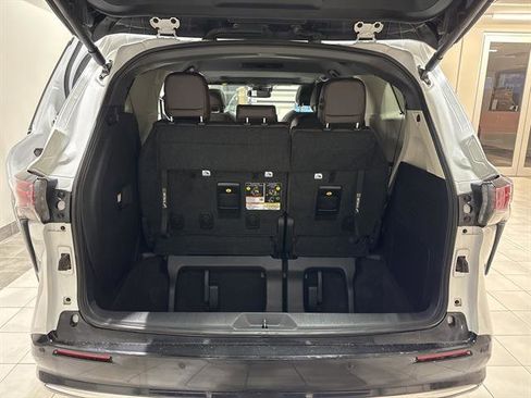 Used 2024 Toyota Sienna Platinum image 26