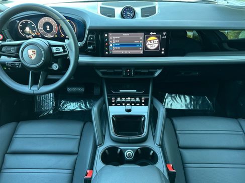 Used 2025 Porsche Cayenne Coupe image 6