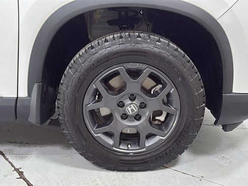Used 2025 Honda Pilot TrailSport image 22