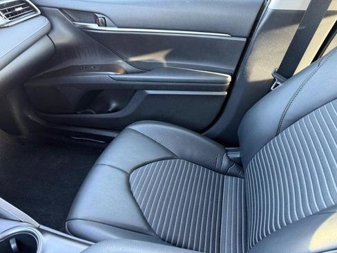 Used 2023 Toyota Camry SE image 19