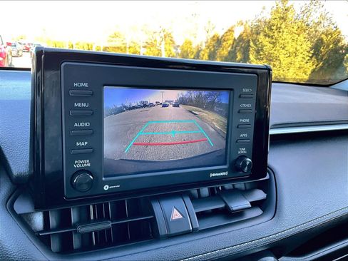 Used 2022 Toyota RAV4 XLE image 19