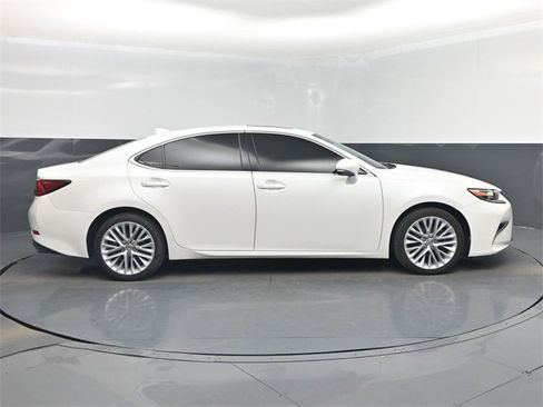 Used 2016 Lexus ES 350 w/ Luxury Package w/Wood Trim image 36