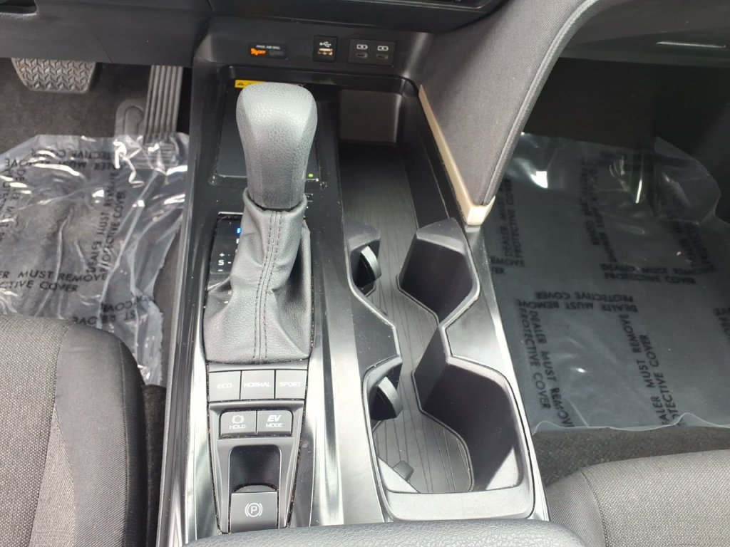 Used 2025 Toyota Camry LE FWD image 10