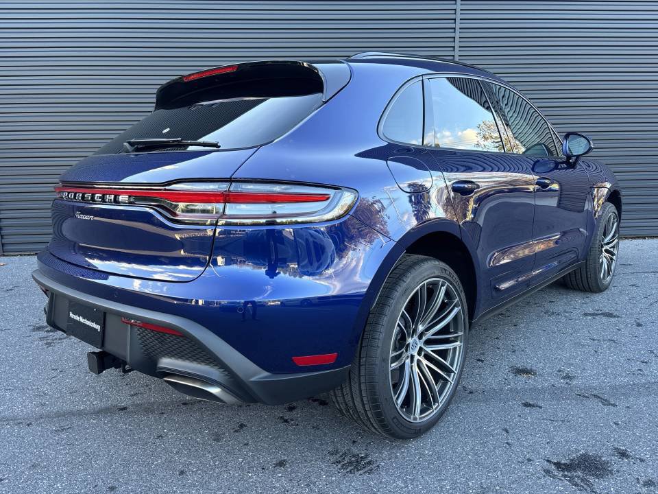 Certified 2026 Porsche Macan AWD/4WD image 5