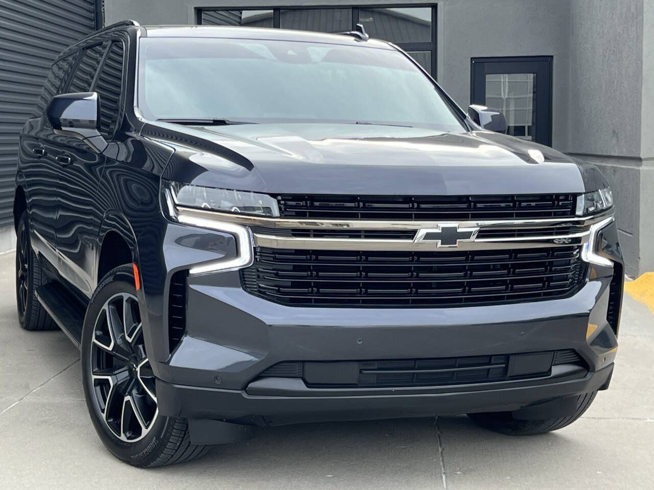 Used 2023 Chevrolet Suburban RST w/ Sport Performance Package AWD/4WD image 5