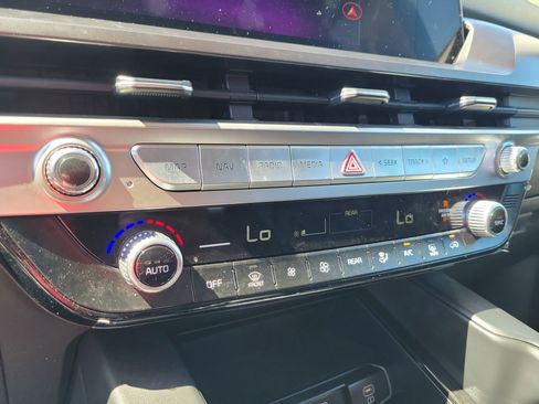 Used 2023 Kia Telluride LX FWD image 26