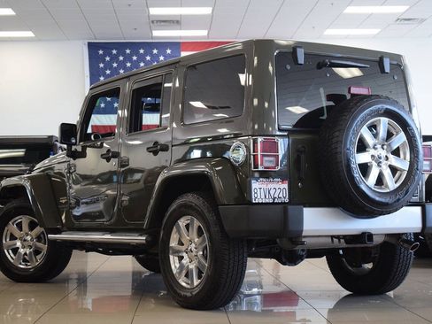 Used 2015 Jeep Wrangler Unlimited Sahara w/ Dual Top Group AWD/4WD image 5