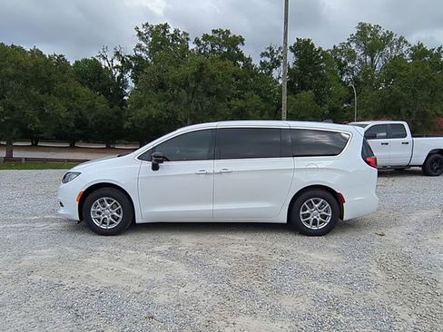 New 2026 Chrysler Voyager LX image 2