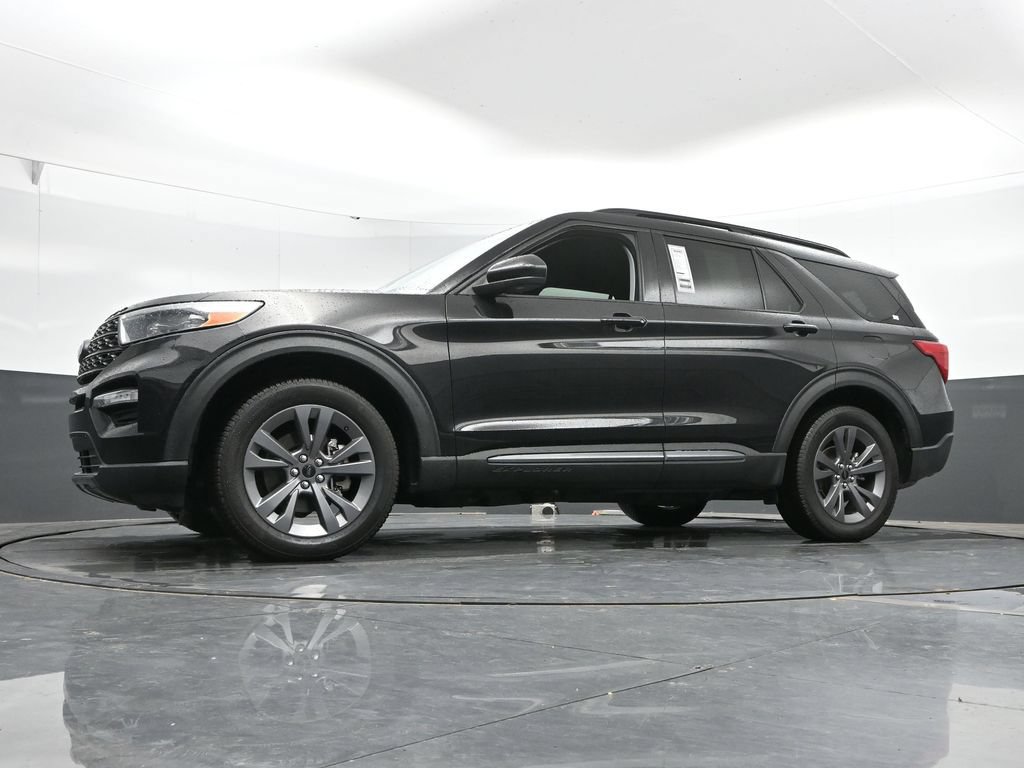 Used 2022 Ford Explorer XLT w/ Equipment Group 202A AWD/4WD image 48