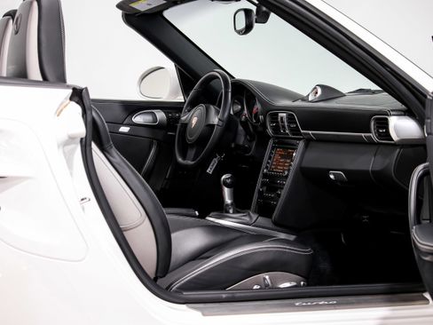 Used 2011 Porsche 911 Turbo image 28