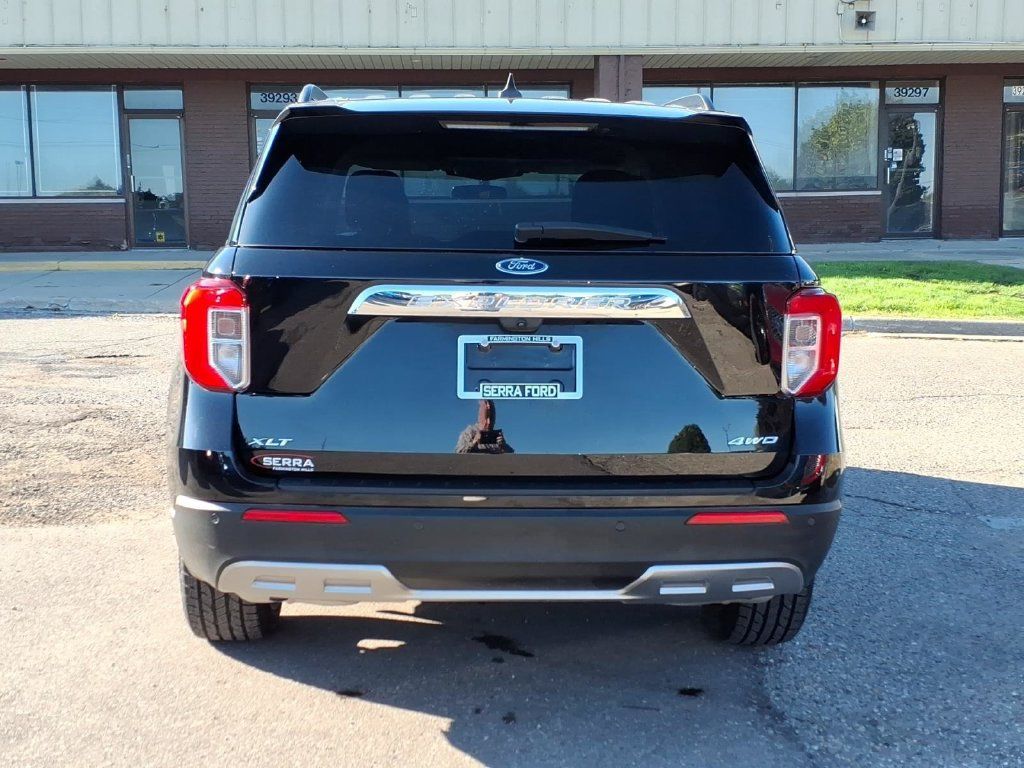 Used 2023 Ford Explorer XLT w/ Equipment Group 202A AWD/4WD image 4