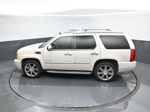 Used 2013 Cadillac Escalade Luxury image 45
