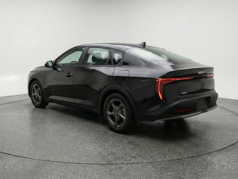 Used 2025 Kia K4 LXS FWD image 6