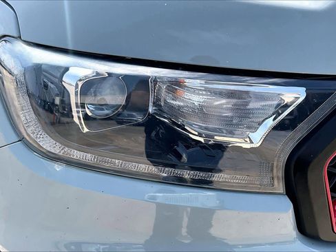 Used 2021 Ford Ranger Lariat w/ Tremor Off-Road Package image 28