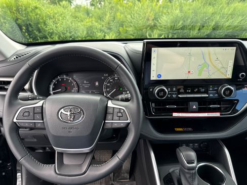 Certified 2026 Toyota Highlander XLE AWD/4WD image 3