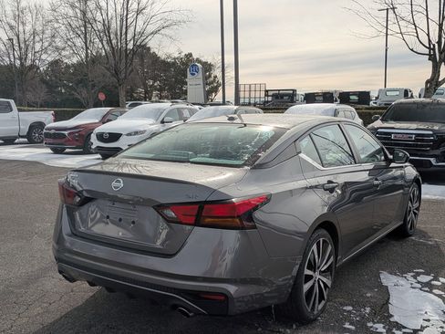 Used 2022 Nissan Altima 2.5 SR image 8