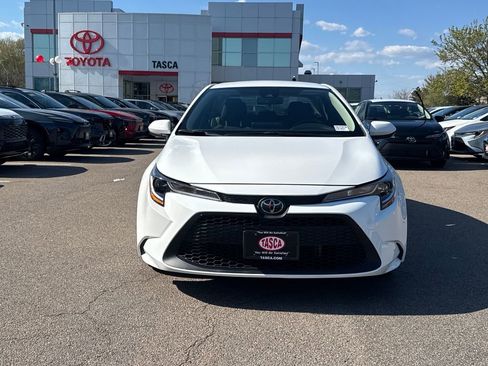 Used 2022 Toyota Corolla LE FWD image 2