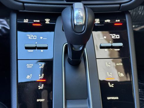 Certified 2025 Porsche Macan image 24