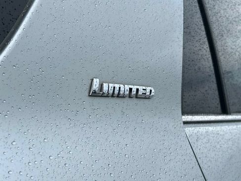 Used 2018 Toyota 4Runner Limited AWD/4WD image 12