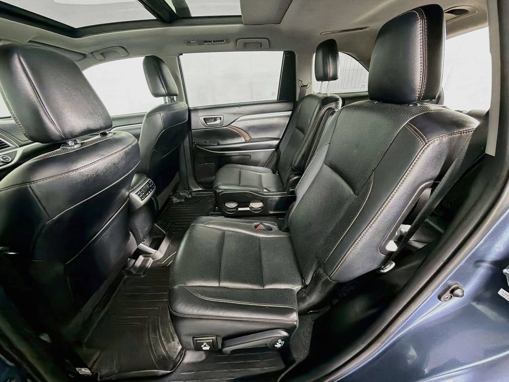 Used 2019 Toyota Highlander Limited AWD/4WD image 25