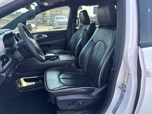 Used 2025 Chrysler Pacifica Limited FWD image 19
