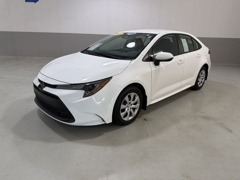 Used 2026 Toyota Corolla LE FWD image 3