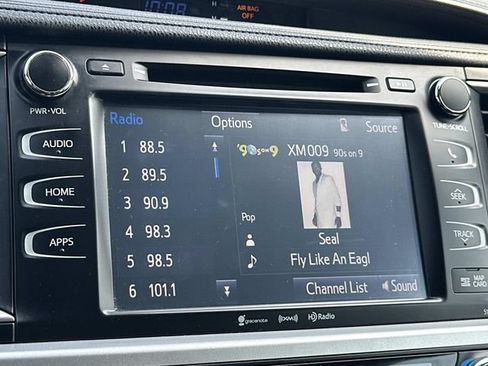 Used 2017 Toyota Highlander SE FWD image 26
