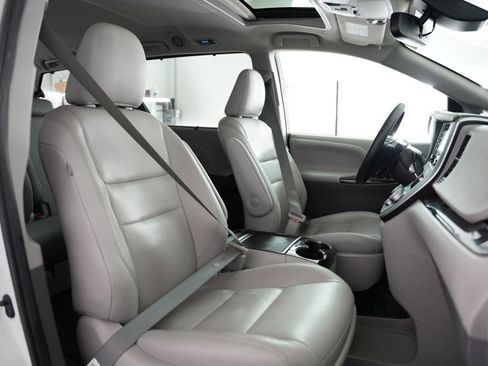 Used 2020 Toyota Sienna XLE w/ XLE Navigation Package FWD image 49