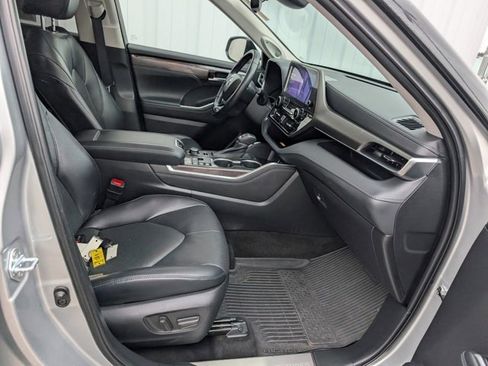 Used 2023 Toyota Highlander Limited image 30