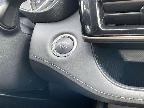 Used 2023 Toyota Highlander L image 27