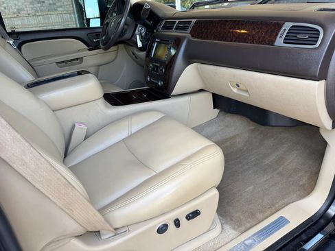 Used 2011 GMC Sierra 2500 Denali w/ Suspension Package, Off-Road AWD/4WD image 27