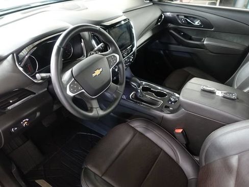 Used 2023 Chevrolet Traverse High Country w/ LPO, Floor Liner Package AWD/4WD image 10