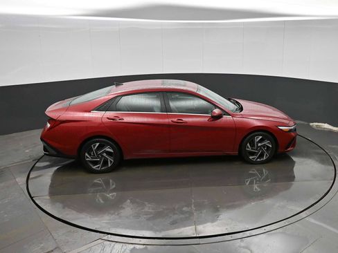 Certified 2025 Hyundai Elantra Limited image 31