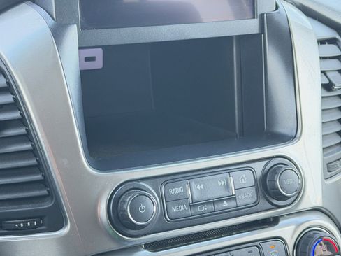 Used 2019 Chevrolet Suburban LT image 27