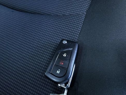 Certified 2025 Toyota RAV4 LE AWD/4WD image 32