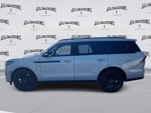 New 2026 Lincoln Navigator Reserve w/ Jet Appearance Package AWD/4WD image 2