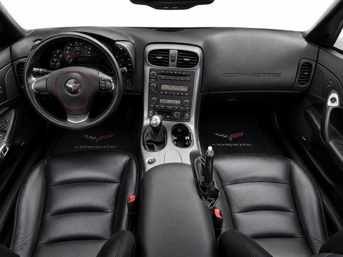 Used 2006 Chevrolet Corvette Coupe w/ Preferred Equipment Group RWD image 31