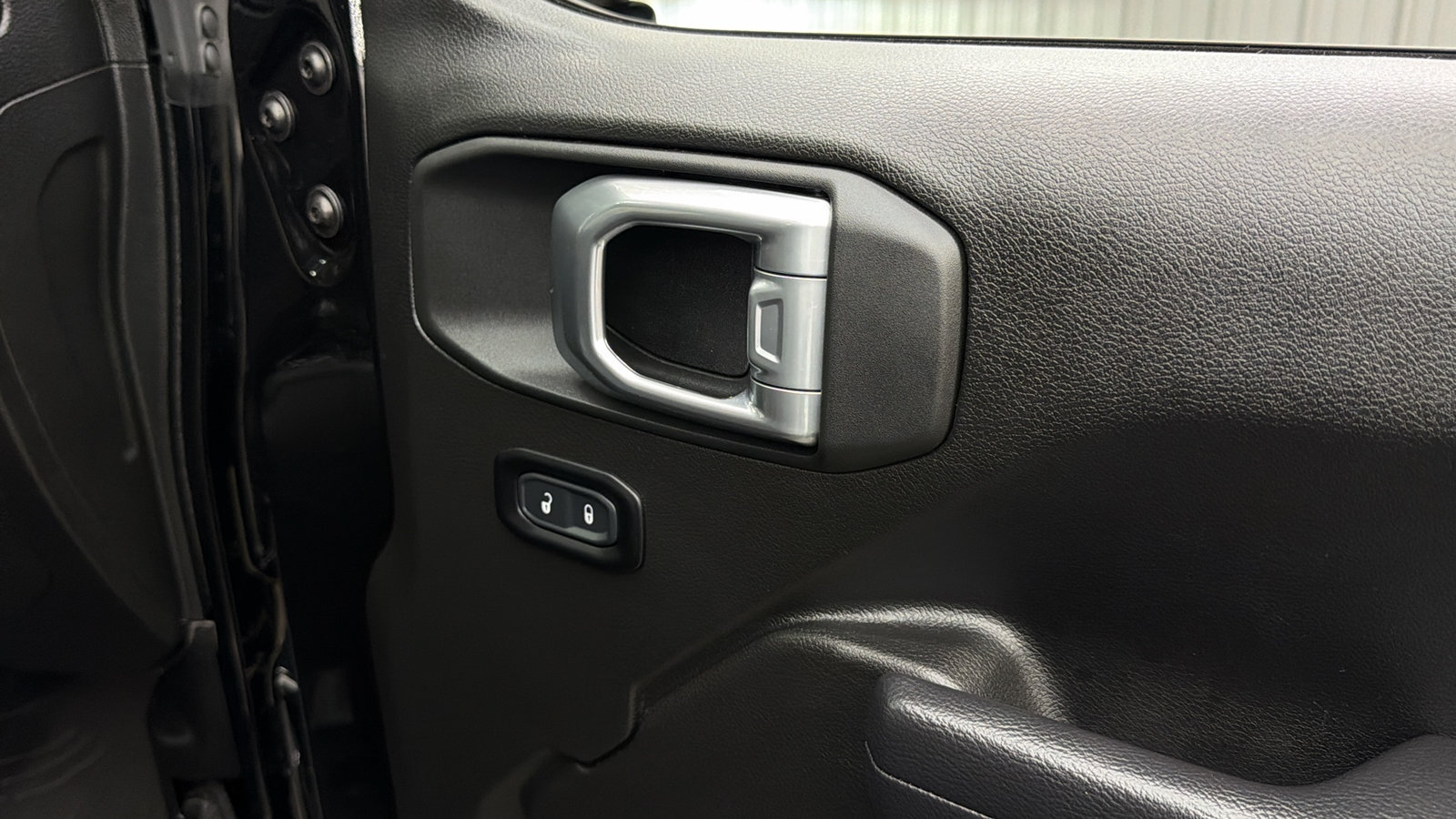 Used 2024 Jeep Wrangler Unlimited AWD/4WD image 41