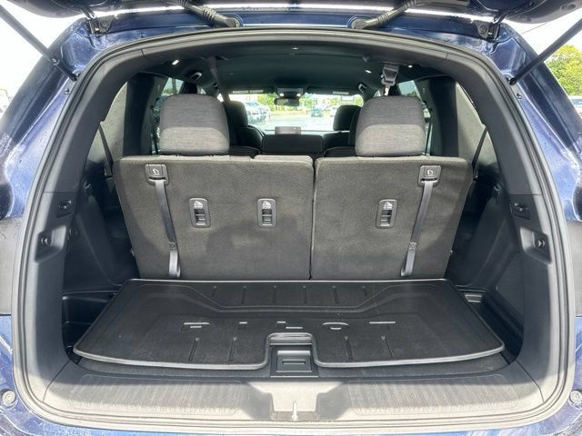 Used 2025 Honda Pilot Sport image 13