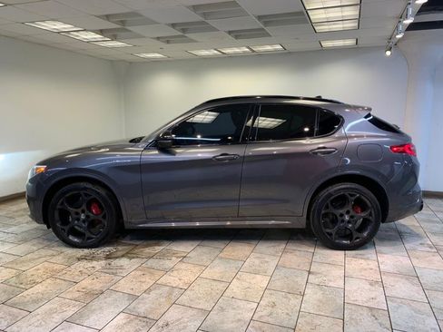Used 2023 Alfa Romeo Stelvio Veloce image 4