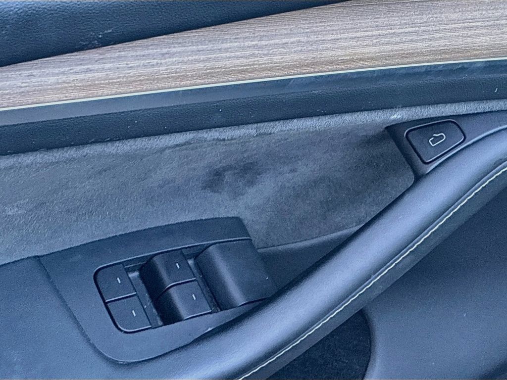 Used 2025 Tesla Model Y Long Range RWD image 18